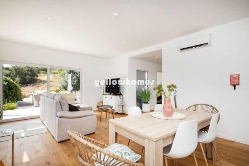 Moradia contemporânea T1+2 com piscina privada num condomínio fechado perto de Ferragudo